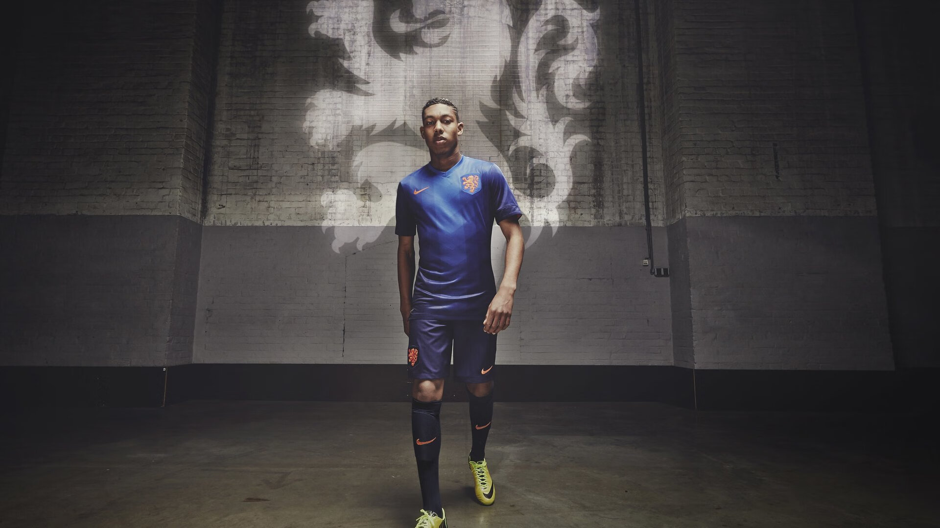 国家队长期缺乏国际友谊赛经验,国家队队友