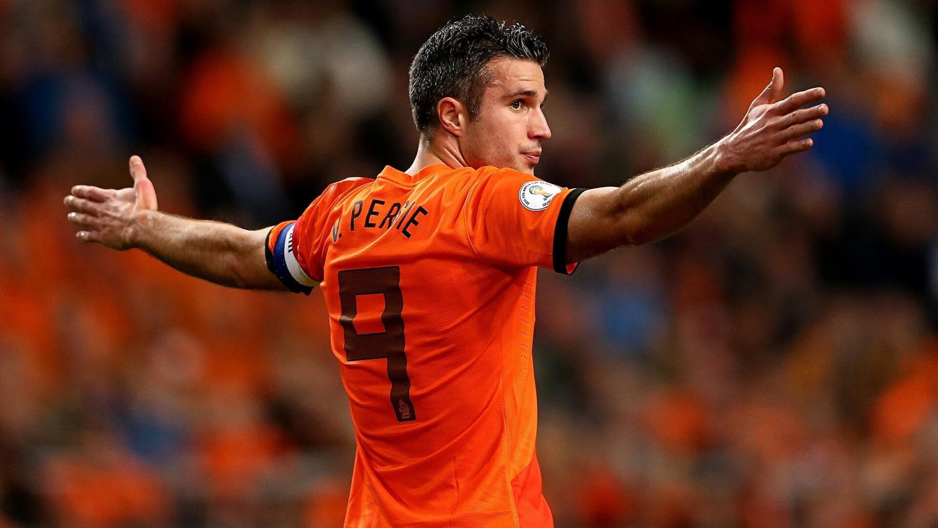 “高新体育中心:羽毛球选手超常发挥,技术与力量的较量”